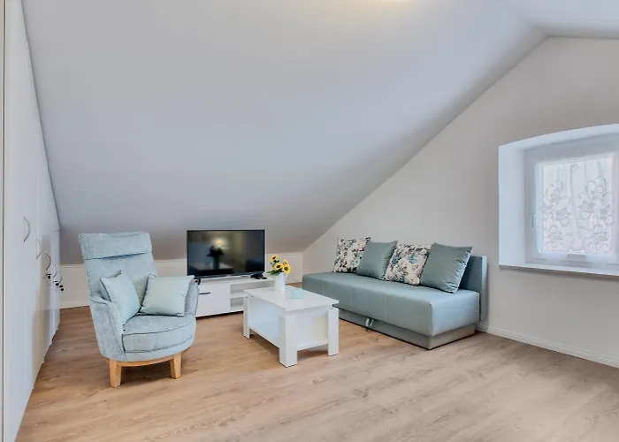 Loreta クラリェヴィツァ